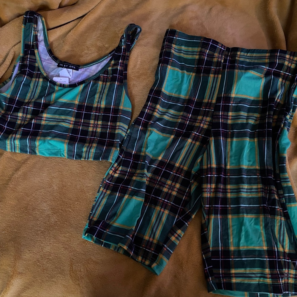 Two piece - Picture 4 of 4